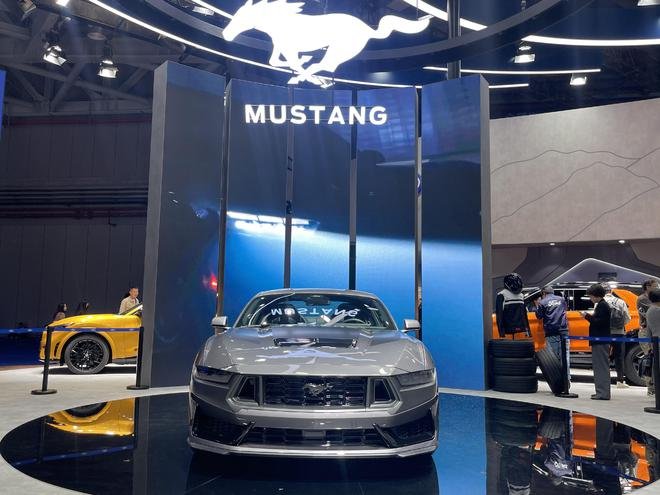 全新福特Mustang Dark Horse亮相进博会