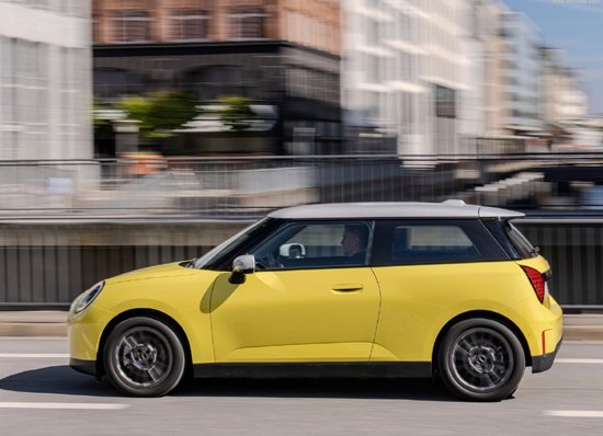 续航超300公里 全新MINI COOPER E亮相