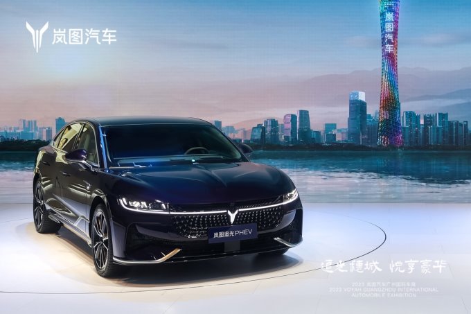 打响突破传统豪华瓶颈第一枪 岚图追光PHEV 26.69万元起售